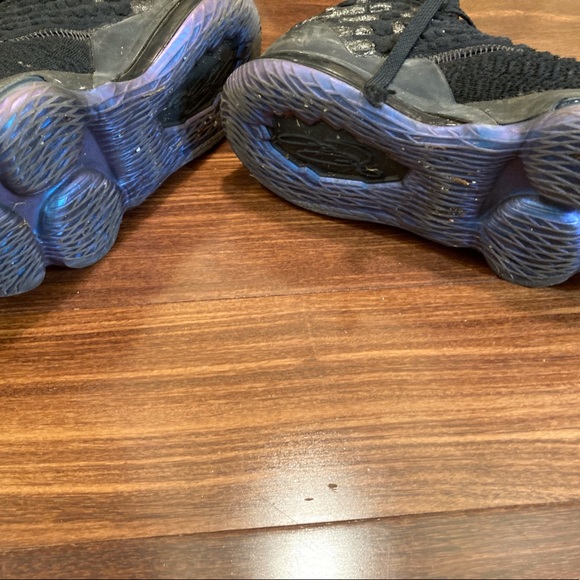 Lebron James XVII Nike Basketball Shoes - Picture 7 of 11